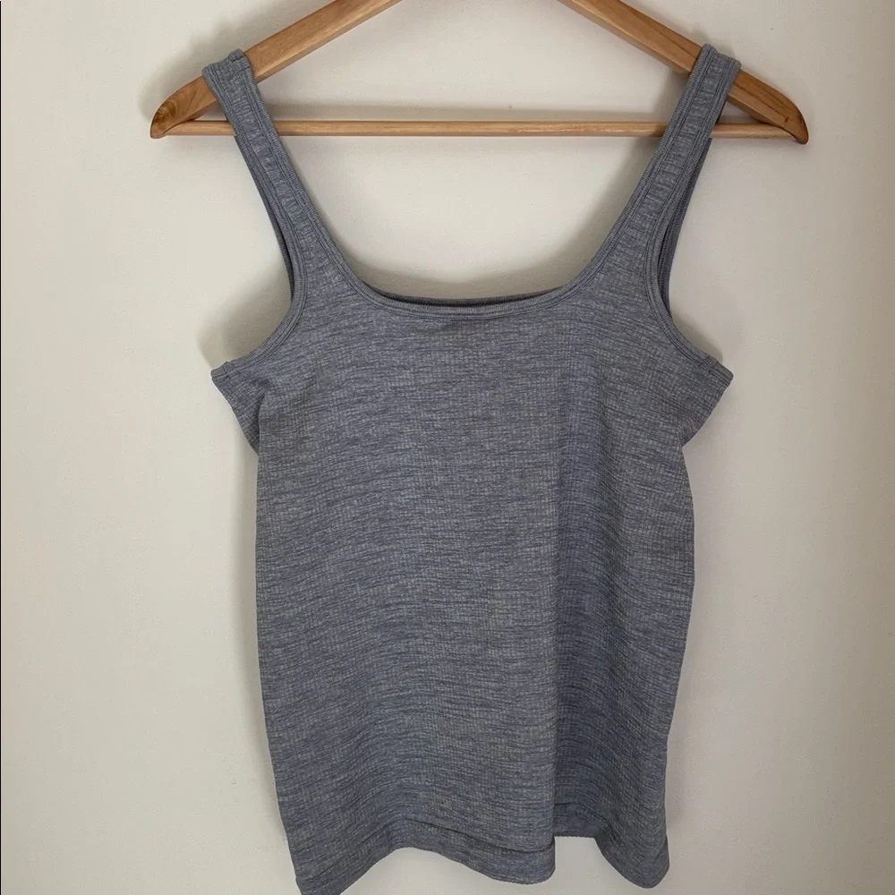 Athleta Renew Seamless Tank Sz Medium - Picture 5 of 5